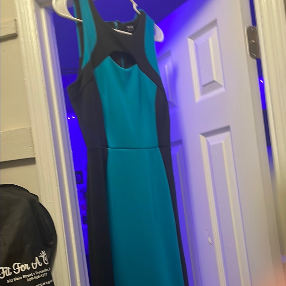 Elegant Teal and Black Sleeveless Dress